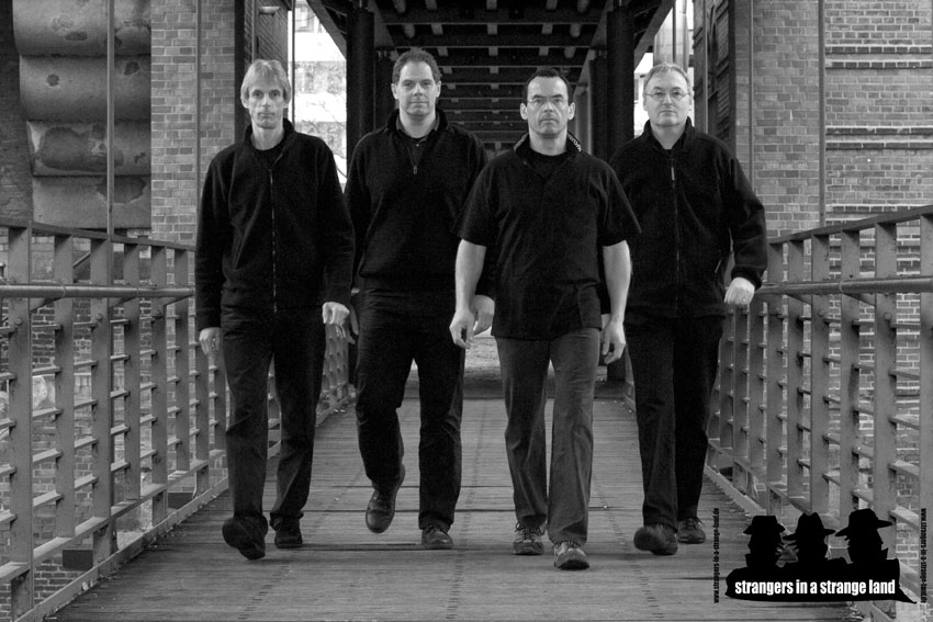 strangers in a strange land rock cover aus Hamburg